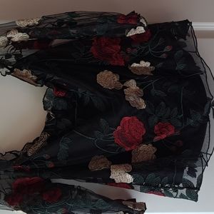 CHARLOTTE  RUSSE..flower  print embroidery   short top..size XL..blk